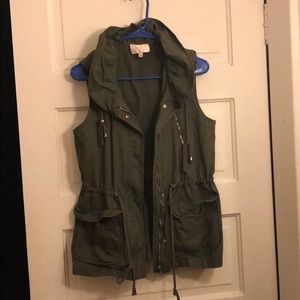 Like new cargo fashion vest